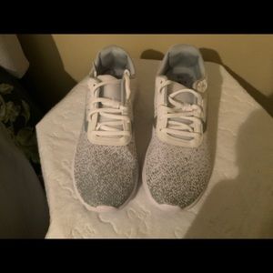 Ladies sneakers